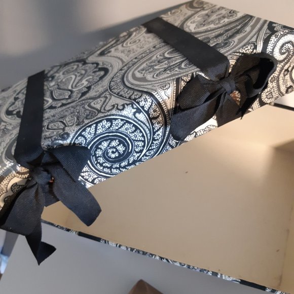 Storage box - Picture 2 of 2